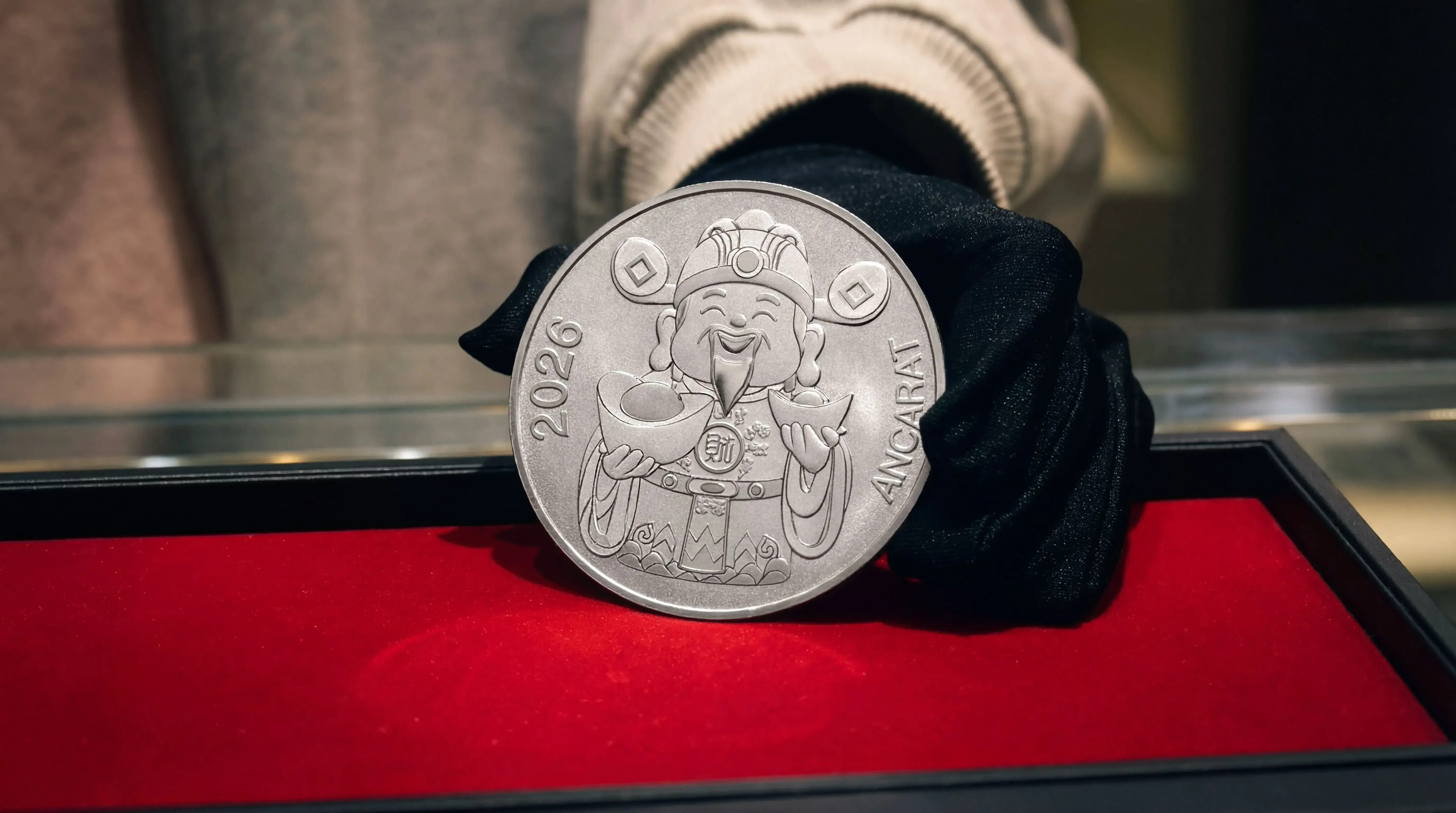 Phiên bản Thần Tài Vạn Phúc 5 lượng - mỗi miếng bạc được chế tác tỉ mỉ không chỉ mang giá trị lưu giữ mà còn là một tác phẩm nghệ thuật phong thủy dành riêng cho năm Bính Ngọ.