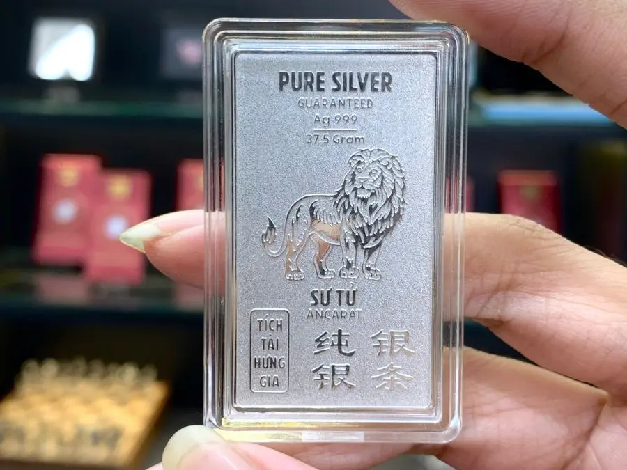 SLV và bạc vật chất