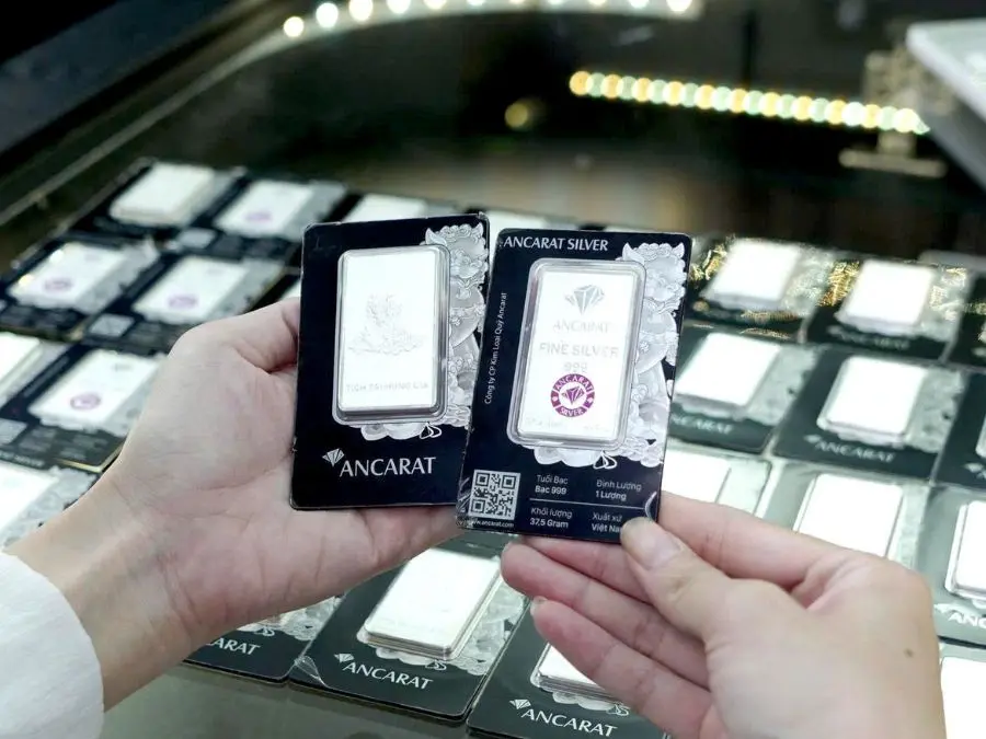 Bạc và vàng trắng khác nhau nhiều về bản chất Cách phân biệt vàng trắng và bạc