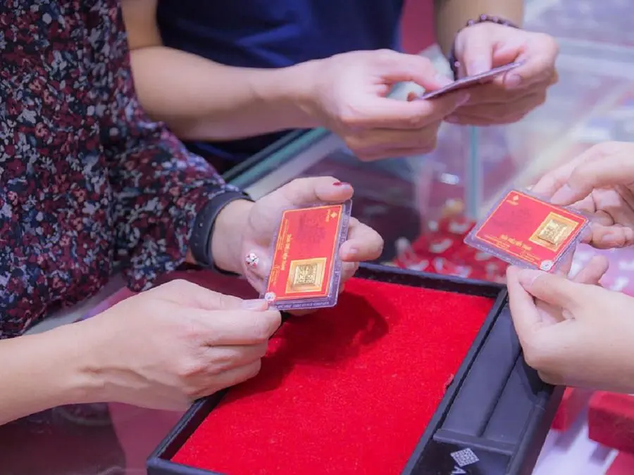 Trả lời Mua vàng gì bán không lỗ?