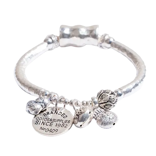 Vòng tay kiềng bạc phối charm